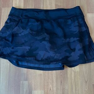 Lululemon Athletica Black snd gray camo tennis skirt